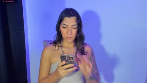 Snapshot of camila_coxx chatting on 02/15/25, 05:30  s online show from 02/15/25, 05:30