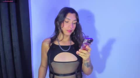 Snapshot of camila_coxx chatting on 02/24/25, 05:00  s online show from 02/24/25, 05:00