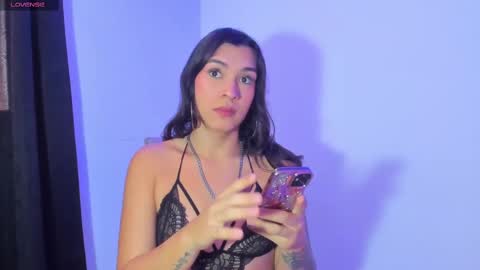 Snapshot of camila_coxx chatting on 03/09/25, 03:27  s online show from 03/09/25, 03:27