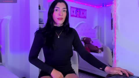 Snapshot of camila_coxx chatting on 10/14/25, 06:36  s online show from 10/14/25, 06:36