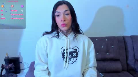 Snapshot of camila_coxx chatting on 01/10/26, 12:07 s online show from 01/10/26, 12:07