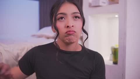 Snapshot of camila_dupont chatting on 05/19/26, 03:35 Camila online show from 05/19/26, 03:35