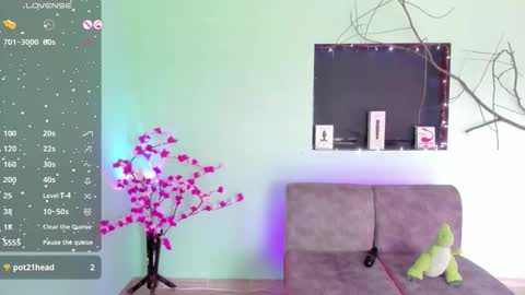 Snapshot of camila_harperr chatting on 11/14/25, 04:38 C A M I L A online show from 11/14/25, 04:38