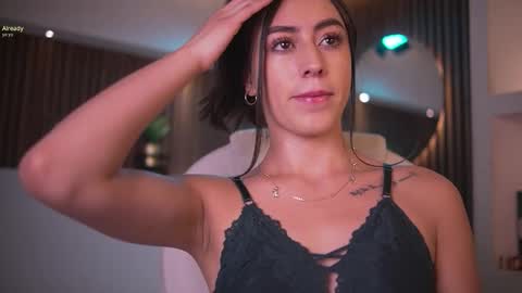 Snapshot of camila_martinez9 chatting on 10/02/25, 11:28 camila_martinez9 online show from 10/02/25, 11:28