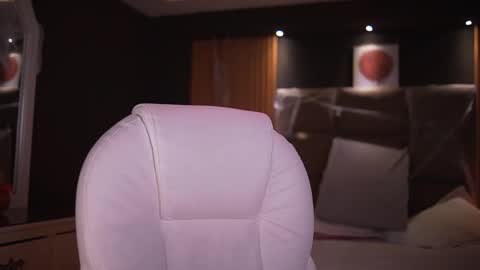 Snapshot of camila_martinez9 chatting on 10/17/25, 11:35 camila_martinez9 online show from 10/17/25, 11:35