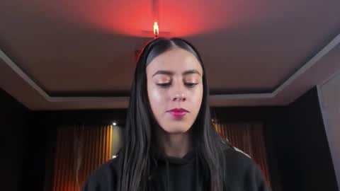 Snapshot of camila_martinez9 chatting on 10/23/25, 11:31 camila_martinez9 online show from 10/23/25, 11:31