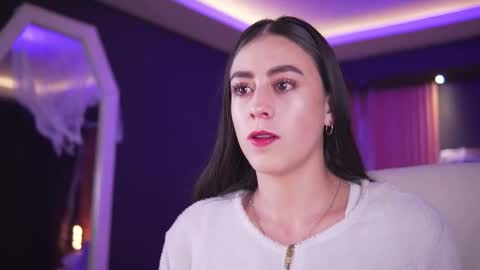 Snapshot of camila_martinez9 chatting on 11/05/25, 11:32 camila_martinez9 online show from 11/05/25, 11:32