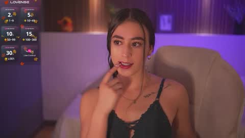 Snapshot of camila_martinez9 chatting on 11/11/25, 11:43 camila_martinez9 online show from 11/11/25, 11:43