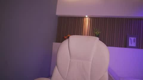 Snapshot of camila_martinez9 chatting on 11/14/25, 11:42 camila_martinez9 online show from 11/14/25, 11:42