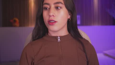 Snapshot of camila_martinez9 chatting on 11/17/25, 11:27 camila_martinez9 online show from 11/17/25, 11:27