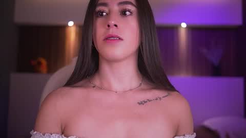 Snapshot of camila_martinez9 chatting on 11/20/25, 11:32 camila_martinez9 online show from 11/20/25, 11:32