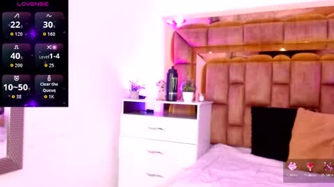 Camila Mishima online show from 10/09/25, 01:20