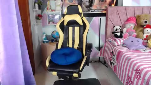 Snapshot of camila_rosess chatting on 12/17/25, 11:49 valentinaEpic way Ive been fucked 1515 online show from 12/17/25, 11:49