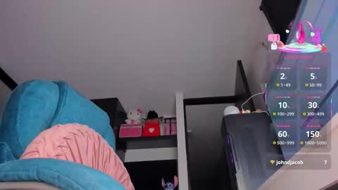 Snapshot of camila_shorty_ chatting on 09/23/25, 04:04 CamilaMendez--- online show from 09/23/25, 04:04