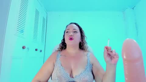 Snapshot of camilaa_foxxx chatting on 01/14/25, 08:26 camilaa foxxx online show from 01/14/25, 08:26