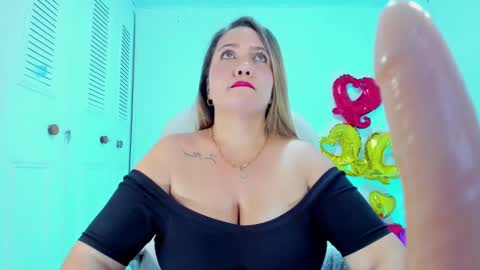 Snapshot of camilaa_foxxx chatting on 02/15/25, 10:10 camilaa foxxx online show from 02/15/25, 10:10