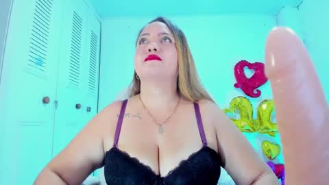 Snapshot of camilaa_foxxx chatting on 02/16/25, 06:10 camilaa foxxx online show from 02/16/25, 06:10