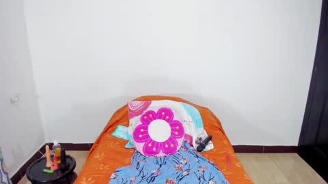 Snapshot of camilaa_foxxx chatting on 10/11/25, 01:42 camilaa foxxx online show from 10/11/25, 01:42