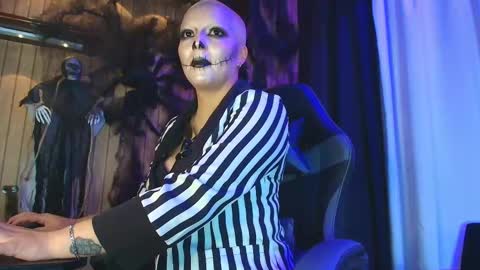    online show from 10/31/25, 06:47