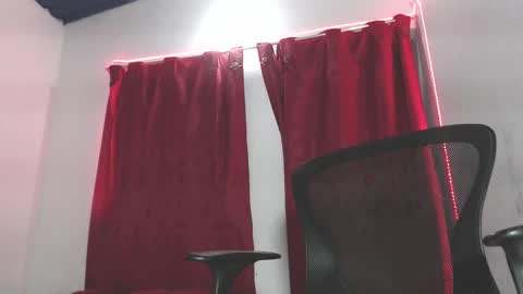 Snapshot of camilabbxc chatting on 02/18/25, 12:48 camila online show from 02/18/25, 12:48