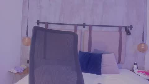 Camila online show from 10/15/25, 08:09