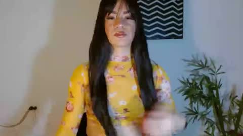 Snapshot of camilaparrisx chatting on 06/25/26, 02:33 camilaparrisx online show from 06/25/26, 02:33