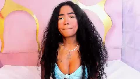 Snapshot of camilaqueenh chatting on 10/23/25, 03:39 camilaqueenh online show from 10/23/25, 03:39