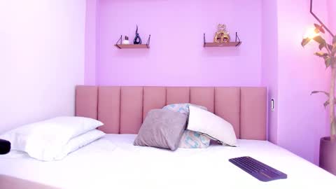 Snapshot of camilascoth chatting on 03/18/26, 12:19 camila online show from 03/18/26, 12:19