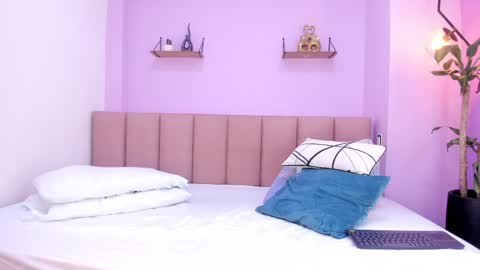 Snapshot of camilascoth chatting on 04/18/26, 12:09 camila online show from 04/18/26, 12:09