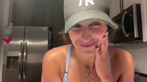 Snapshot of camiliakxoxo chatting on 03/06/25, 12:32 camiliakxoxo online show from 03/06/25, 12:32