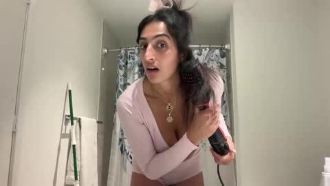 Snapshot of camiliakxoxo chatting on 01/06/26, 12:31 camiliakxoxo online show from 01/06/26, 12:31