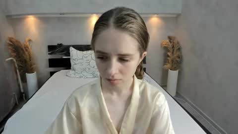 Snapshot of camilla_kelly chatting on 10/30/25, 01:18 Camilla online show from 10/30/25, 01:18