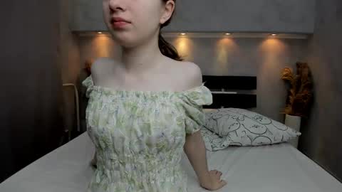 Snapshot of camilla_kelly chatting on 11/16/25, 01:11 Camilla online show from 11/16/25, 01:11