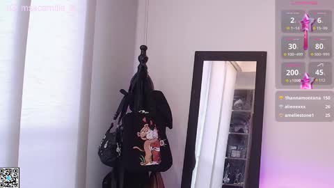 Snapshot of camille_666 chatting on 10/20/25, 09:59 Camille online show from 10/20/25, 09:59