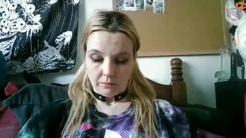 Snapshot of camille_deville chatting on 12/02/24, 02:42 Camille Deville online show from 12/02/24, 02:42