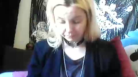 Snapshot of camille_deville chatting on 12/18/24, 12:43 Camille Deville online show from 12/18/24, 12:43