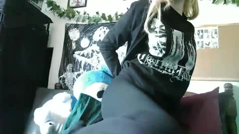 Snapshot of camille_deville chatting on 01/12/25, 11:26 Camille Deville online show from 01/12/25, 11:26