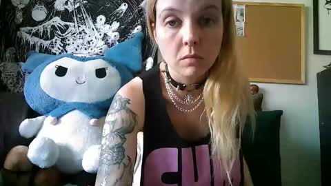 Snapshot of camille_deville chatting on 01/19/25, 03:29 Camille Deville online show from 01/19/25, 03:29