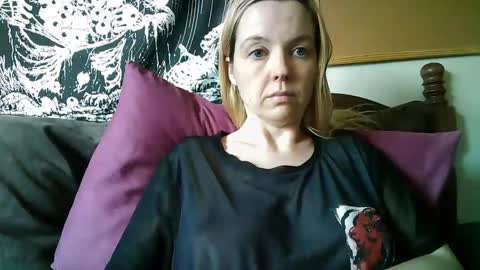 Snapshot of camille_deville chatting on 01/21/25, 06:34 Camille Deville online show from 01/21/25, 06:34