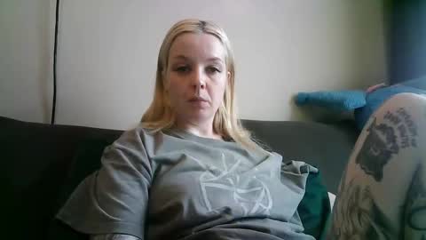 Snapshot of camille_deville chatting on 03/02/25, 11:20 Camille Deville online show from 03/02/25, 11:20