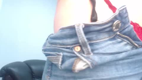 Snapshot of camille_diaz19 chatting on 01/16/26, 07:40 Camille online show from 01/16/26, 07:40