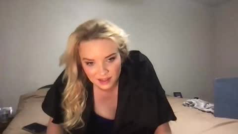 Snapshot of camilleclairexo chatting on 04/05/26, 03:15 camilleclairexo online show from 04/05/26, 03:15
