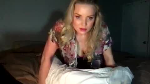 Snapshot of camilleclairexo chatting on 04/19/26, 06:13 camilleclairexo online show from 04/19/26, 06:13