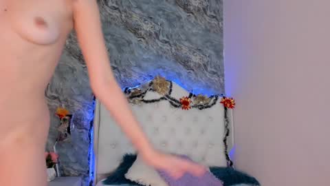 C A M I L L E N    Help me get to the top online show from 01/05/25, 01:56