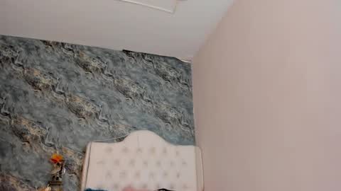 C A M I L L E N    Help me get to the top online show from 01/22/25, 02:04