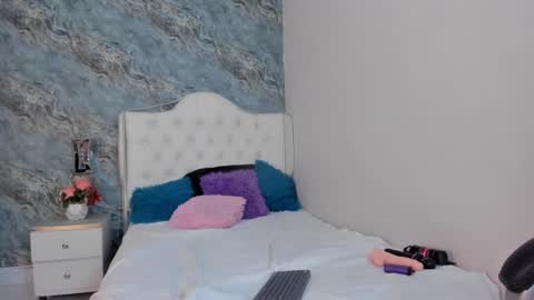 C A M I L L E N    Help me get to the top online show from 01/31/25, 02:26