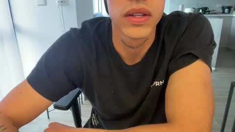 Snapshot of camilo__ chatting on 05/28/26, 10:07 camilo online show from 05/28/26, 10:07