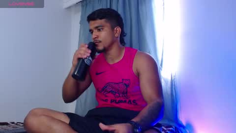 camilo_contre21 online show from 12/18/24, 09:08