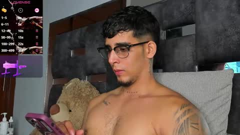   INDEPENDENT MODEL online show from 10/23/25, 05:51