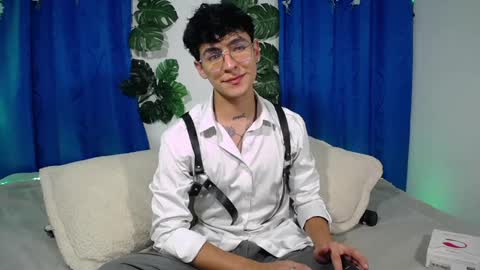 Snapshot of camilo_xcam chatting on 02/05/25, 09:07 CAMILO online show from 02/05/25, 09:07